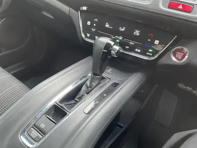 ホンダ ヴェゼル S 三重県 2014(平26)年 14万km ホワイトオーキッドパール 登録時139966km/禁煙車/ハーフレザーシート/純正ナビ/（AM/FM/TV/Bluetooth/CD/DVD）/ワンセグＴＶ/バックカメラ/ＥＴＣ/クルーズコントロール/ステアリングスイッチ/パドルシフト/アイドリングストップ/前後ドラレコ/純正フロアマット/スペアキー/オートライト