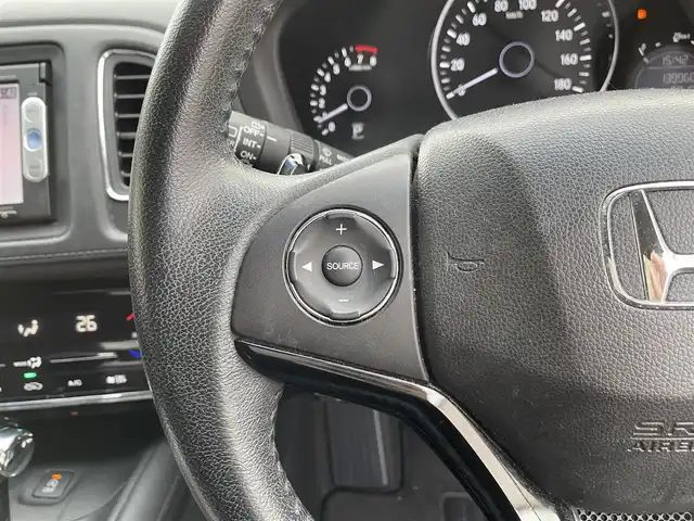 ホンダ ヴェゼル S 三重県 2014(平26)年 14万km ホワイトオーキッドパール 登録時139966km/禁煙車/ハーフレザーシート/純正ナビ/（AM/FM/TV/Bluetooth/CD/DVD）/ワンセグＴＶ/バックカメラ/ＥＴＣ/クルーズコントロール/ステアリングスイッチ/パドルシフト/アイドリングストップ/前後ドラレコ/純正フロアマット/スペアキー/オートライト