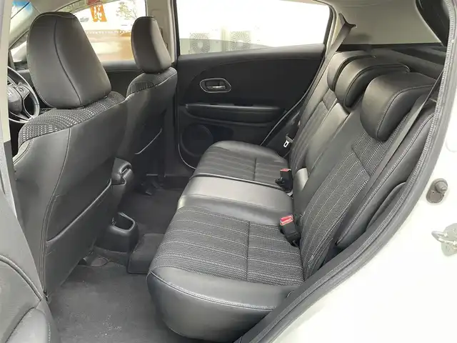 ホンダ ヴェゼル S 三重県 2014(平26)年 14万km ホワイトオーキッドパール 登録時139966km/禁煙車/ハーフレザーシート/純正ナビ/（AM/FM/TV/Bluetooth/CD/DVD）/ワンセグＴＶ/バックカメラ/ＥＴＣ/クルーズコントロール/ステアリングスイッチ/パドルシフト/アイドリングストップ/前後ドラレコ/純正フロアマット/スペアキー/オートライト