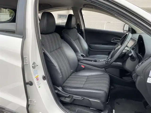 ホンダ ヴェゼル S 三重県 2014(平26)年 14万km ホワイトオーキッドパール 登録時139966km/禁煙車/ハーフレザーシート/純正ナビ/（AM/FM/TV/Bluetooth/CD/DVD）/ワンセグＴＶ/バックカメラ/ＥＴＣ/クルーズコントロール/ステアリングスイッチ/パドルシフト/アイドリングストップ/前後ドラレコ/純正フロアマット/スペアキー/オートライト