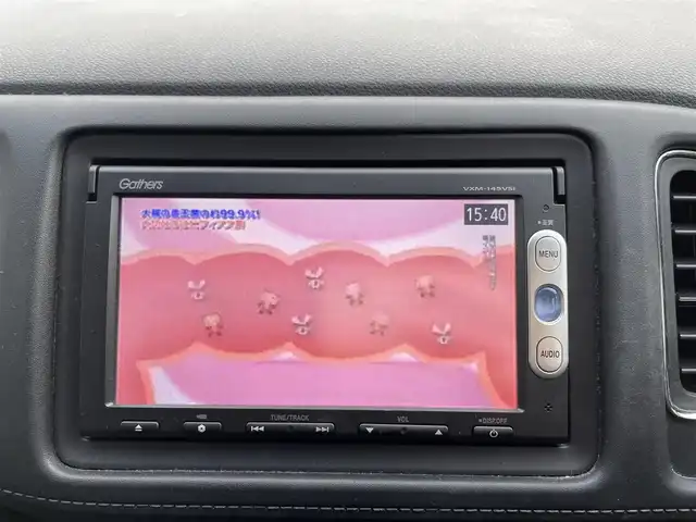 ホンダ ヴェゼル S 三重県 2014(平26)年 14万km ホワイトオーキッドパール 登録時139966km/禁煙車/ハーフレザーシート/純正ナビ/（AM/FM/TV/Bluetooth/CD/DVD）/ワンセグＴＶ/バックカメラ/ＥＴＣ/クルーズコントロール/ステアリングスイッチ/パドルシフト/アイドリングストップ/前後ドラレコ/純正フロアマット/スペアキー/オートライト