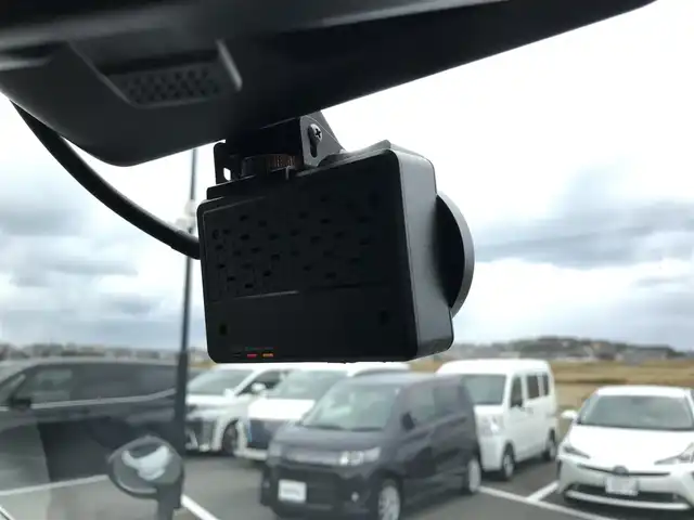 トヨタ ハイエース GL 鳥取県 2018(平30)年 7.6万km ホワイトパールクリスタルシャイン 社外ナビ/CD/BT/バックカメラ/ETC・ドライブレコーダー/トヨタセーフティセンス/レーンキープアシスト/片側パワースライドドア/クリアランスソナー/レザー調シートカバー/ＭＴモード付/ハロゲンヘットライト/フォグライト/オートマチックハイビーム/社外16インチアルミホイール/ＹＯＫＯＨＡＭＡタイヤ（ホワイトレター）/リモコンキー/フロアマット/サマータイヤ積込/（タイヤ溝6部山）