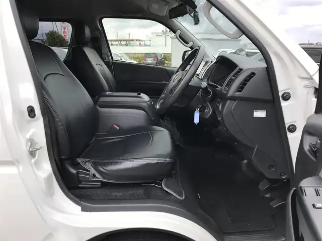 トヨタ ハイエース GL 鳥取県 2018(平30)年 7.6万km ホワイトパールクリスタルシャイン 社外ナビ/CD/BT/バックカメラ/ETC・ドライブレコーダー/トヨタセーフティセンス/レーンキープアシスト/片側パワースライドドア/クリアランスソナー/レザー調シートカバー/ＭＴモード付/ハロゲンヘットライト/フォグライト/オートマチックハイビーム/社外16インチアルミホイール/ＹＯＫＯＨＡＭＡタイヤ（ホワイトレター）/リモコンキー/フロアマット/サマータイヤ積込/（タイヤ溝6部山）
