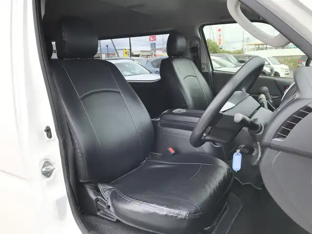 トヨタ ハイエース GL 鳥取県 2018(平30)年 7.6万km ホワイトパールクリスタルシャイン 社外ナビ/CD/BT/バックカメラ/ETC・ドライブレコーダー/トヨタセーフティセンス/レーンキープアシスト/片側パワースライドドア/クリアランスソナー/レザー調シートカバー/ＭＴモード付/ハロゲンヘットライト/フォグライト/オートマチックハイビーム/社外16インチアルミホイール/ＹＯＫＯＨＡＭＡタイヤ（ホワイトレター）/リモコンキー/フロアマット/サマータイヤ積込/（タイヤ溝6部山）