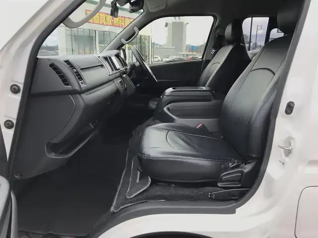 トヨタ ハイエース GL 鳥取県 2018(平30)年 7.6万km ホワイトパールクリスタルシャイン 社外ナビ/CD/BT/バックカメラ/ETC・ドライブレコーダー/トヨタセーフティセンス/レーンキープアシスト/片側パワースライドドア/クリアランスソナー/レザー調シートカバー/ＭＴモード付/ハロゲンヘットライト/フォグライト/オートマチックハイビーム/社外16インチアルミホイール/ＹＯＫＯＨＡＭＡタイヤ（ホワイトレター）/リモコンキー/フロアマット/サマータイヤ積込/（タイヤ溝6部山）