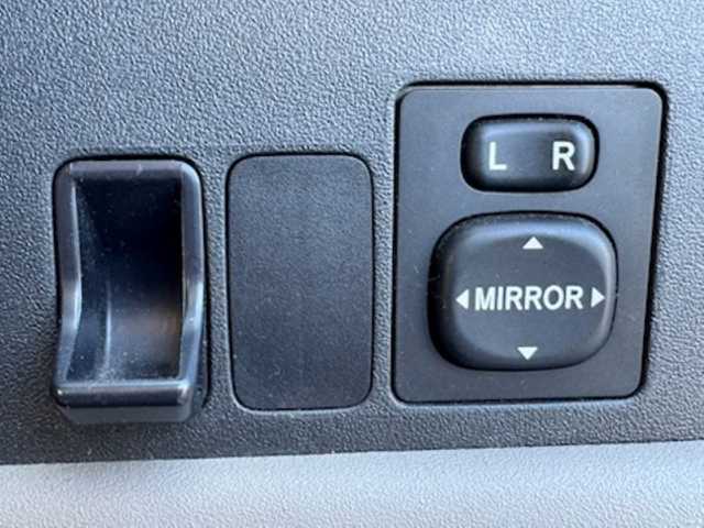 トヨタ パッソ X 香川県 2007(平19)年 10.7万km ブライトシルバーM 社外ナビ（CD/DVD）/ハロゲンヘッドライト/純正フロアマット/リモコンキー