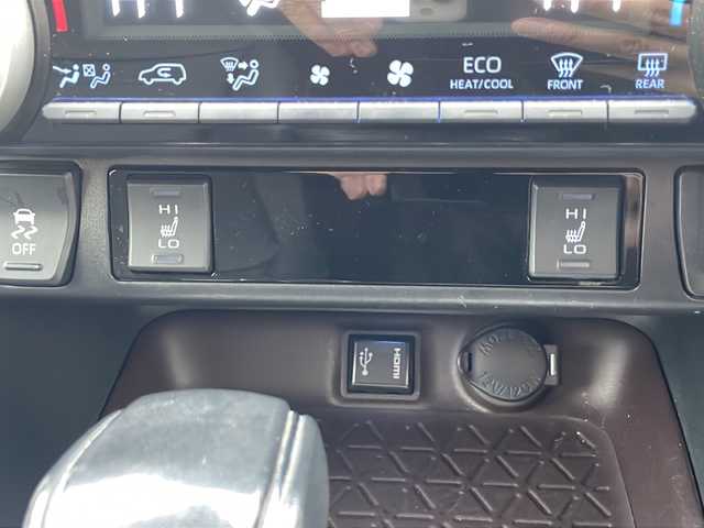 トヨタ ＲＡＶ４ G Zパッケージ 道東・釧路十勝 2019(令1)年 8万km ホワイトパールクリスタルシャイン 4WD/寒冷地仕様/9インチ純正メモリナビ　NSZT-Y68T/　(AM/FM/CD/BT/HDMI)/フルセグTV/バックカメラ/レザーシート/ハンズフリーパワーバックドア/前席シートヒーター/運転席パワーシート/ハンドルヒーター/ETC/純正AW夏タイヤセット　235/55R19/前後ドライブレコーダー/社外レーダー/プリクラッシュセーフティ/レーンキープアシスト/オートハイビーム/レーダークルーズコントロール/前後コーナーセンサー/LEDヘッドライト/オートライト/リアフォグ/ステアリングスイッチ/電子パーキング/革巻きステアリング