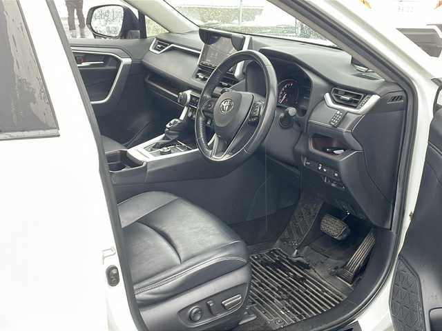 トヨタ ＲＡＶ４ G Zパッケージ 道東・釧路十勝 2019(令1)年 8万km ホワイトパールクリスタルシャイン 4WD/寒冷地仕様/9インチ純正メモリナビ　NSZT-Y68T/　(AM/FM/CD/BT/HDMI)/フルセグTV/バックカメラ/レザーシート/ハンズフリーパワーバックドア/前席シートヒーター/運転席パワーシート/ハンドルヒーター/ETC/純正AW夏タイヤセット　235/55R19/前後ドライブレコーダー/社外レーダー/プリクラッシュセーフティ/レーンキープアシスト/オートハイビーム/レーダークルーズコントロール/前後コーナーセンサー/LEDヘッドライト/オートライト/リアフォグ/ステアリングスイッチ/電子パーキング/革巻きステアリング