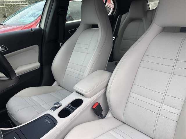 メルセデス ベンツ ｇｌａクラス ｇｌａ１８０ 白内装ハーフレザー Etc ナビ ｔｖ 15年式 平成27年式 パール Id 中古車検索のガリバー