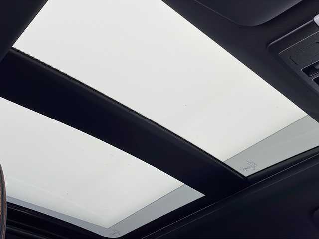 三菱 アウトランダー ＰＨＥＶ P 千葉県 2022(令4)年 1.5万km アメジストブラック ワンオーナー/サンルーフ/メーカー純正メモリナビ/フルセグTV/USB/Bluetooth/Android auto/Apple CarPlay/全周囲カメラ/ヘッドアップディスプレイ/BOSEサウンドシステム/デジタルインナーミラー/ビルトインETC2.0/アクティブクルーズコントロール/前席シートヒーター/セカンドシートヒーター/ハンドルヒーター/パドルシフト/前席シートランバー/パワーバックドア/ルーフレール/社外前後ド/衝突軽減ブレーキ/ロードサインアシスト/後側方車両検知/LEDヘッドライト/LEDフォグライト/スマートキー/ロールサンシェード
