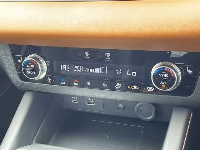 三菱 アウトランダー ＰＨＥＶ P 千葉県 2022(令4)年 1.5万km アメジストブラック ワンオーナー/サンルーフ/メーカー純正メモリナビ/フルセグTV/USB/Bluetooth/Android auto/Apple CarPlay/全周囲カメラ/ヘッドアップディスプレイ/BOSEサウンドシステム/デジタルインナーミラー/ビルトインETC2.0/アクティブクルーズコントロール/前席シートヒーター/セカンドシートヒーター/ハンドルヒーター/パドルシフト/前席シートランバー/パワーバックドア/ルーフレール/社外前後ド/衝突軽減ブレーキ/ロードサインアシスト/後側方車両検知/LEDヘッドライト/LEDフォグライト/スマートキー/ロールサンシェード
