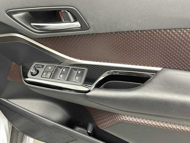 トヨタ Ｃ－ＨＲ G 宮崎県 2017(平29)年 6.5万km メタルストリームM 禁煙車/トヨタセーフティセンス/純正9型ナビTV/（NSZT-Y66T/CD/DVD/Bluetooth/フルセグTV)/純正バックカメラ/純正モデリスタエアロ/純正ビルトインETC/純正フォグ/純正18インチアルミ/純正ラバーマット/プリクラッシュセーフティ/アダプティブクルーズコントロール/レーンディパーチャーアラート/ブラインドスポットモニター/クリアランスソナー/デュアルオートエアコン（ナノイー）/電子パーキング/オートホールド/ハーフレザーシート/前席シートヒーター/本革巻ハンドル/スマートキー/プッシュエンジンスタート/新車時保証書/取扱い説明書