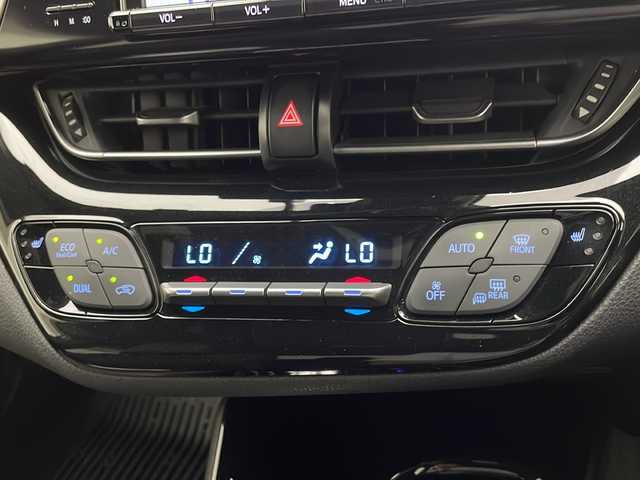 トヨタ Ｃ－ＨＲ G 宮崎県 2017(平29)年 6.5万km メタルストリームM 禁煙車/トヨタセーフティセンス/純正9型ナビTV/（NSZT-Y66T/CD/DVD/Bluetooth/フルセグTV)/純正バックカメラ/純正モデリスタエアロ/純正ビルトインETC/純正フォグ/純正18インチアルミ/純正ラバーマット/プリクラッシュセーフティ/アダプティブクルーズコントロール/レーンディパーチャーアラート/ブラインドスポットモニター/クリアランスソナー/デュアルオートエアコン（ナノイー）/電子パーキング/オートホールド/ハーフレザーシート/前席シートヒーター/本革巻ハンドル/スマートキー/プッシュエンジンスタート/新車時保証書/取扱い説明書