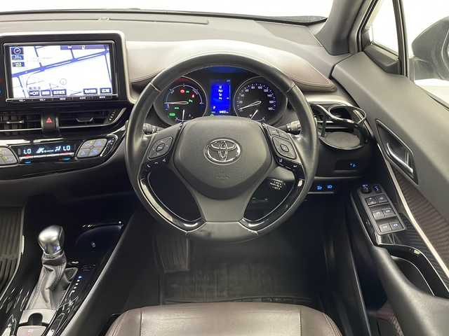 トヨタ Ｃ－ＨＲ G 宮崎県 2017(平29)年 6.5万km メタルストリームM 禁煙車/トヨタセーフティセンス/純正9型ナビTV/（NSZT-Y66T/CD/DVD/Bluetooth/フルセグTV)/純正バックカメラ/純正モデリスタエアロ/純正ビルトインETC/純正フォグ/純正18インチアルミ/純正ラバーマット/プリクラッシュセーフティ/アダプティブクルーズコントロール/レーンディパーチャーアラート/ブラインドスポットモニター/クリアランスソナー/デュアルオートエアコン（ナノイー）/電子パーキング/オートホールド/ハーフレザーシート/前席シートヒーター/本革巻ハンドル/スマートキー/プッシュエンジンスタート/新車時保証書/取扱い説明書