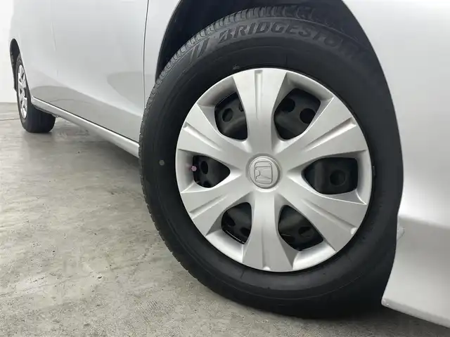 ホンダ フリード G ジャストセレクション 福島県 2015(平27)年 4万km アラバスターシルバーメタリック 純正ＳＤナビゲーション　/【AM/FM/DVD/CD/Bluetooth/フルセグ】/型番:VXM-152VFI/バックカメラ　/片側パワースライドドア　/ＥＴＣ　/寒冷地仕様　/スマートキー　/・スペアキー/オートライト　/・ＨＩＤライト　/オートミラー　/コーナーセンサー　/ウィンカーミラー　/ステアリングスイッチ/・革巻きステアリング/・チルトステアリング/アイドリングストップ/・横滑り防止装置
