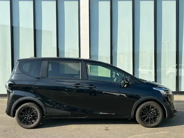 トヨタ シエンタ G 大阪府 2022(令4)年 2.2万km ブラックマイカ 社外ナビ/   フルセグTV/CD/DVD/Bluetooth/USB/バックモニター/衝突軽減ブレーキ/横滑り防止装置/前席シートヒーター/両側パワースライドドア/アイドリングストップ/レーンキープアシスト/ステアリングヒーター/ドライブレコーダー/Gspeedアルミホイール/純正フロアマット/プッシュスタート/スマートキー/ＥＴＣ/ＬＥＤライト