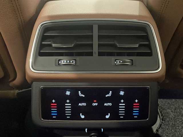 アウディ Ａ７ SB 55TFSIクワトロ デビューパッケージ 新潟県 2019(平31)年 4.7万km グレイシアホワイトメタリック アシスタンスパッケージ/-サラウンドビューカメラ/-カーブストーンアシスト/-リヤサイドエアバッグ/-アダプティブウインドウワイパー/HDマトリクスLEDヘッドライトレーザーライトパッケージ/-HDマトリクスLEDヘッドライト/-アウディレーザーライト/-LEDリヤダイナミックターンインディケーター/-ヘッドライトウオッシャー/-マルチカラーアンビエントライティング/パワーアシストパッケージ/-電動チルト/テレスコピックスステアリングコラム/-パワークロージングドア/リヤコンフォートパッケージ/-リヤサンブラインド/-リヤシートヒーター/-4ゾーンデラックスオートマチックエアコンディショナー/主要装備/MIMIナビゲーション（TV/Apple Car Play/BT)/バーチャルコックピットプラス/アダプティブドライブアシスト/アウディプレセンスシティ/アウディサイドアシスト/リヤクロストラフィックアシスト/エグジットワーニング/HDマトリックスLEDヘッドライト/デラックスオートマティックエアコンコンディショナー/純正フロアマット/純正20インチAW/ドライブレコーダー/2.0ETC/パドルシフト