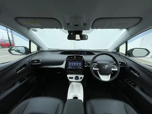 トヨタ プリウス A ツーリングセレクション 愛媛県 2017(平29)年 6.1万km ホワイトパールクリスタルシャイン フルモデリスタフルエアロ/純正9インチメモリーナビ/フルセグ/バックカメラ/トヨタセーフティセンス/レーダークルーズコントロール/レーンキープアシスト/プリクラッシュセーフティ/ハイビームアシスト/インテリジェントパーキングアシスト/LEDヘッドライト/レザーシート/シートヒーター/コーナーセンサー前後/プッシュスタート/USB入力端子/ETC/スマートキー×2/禁煙車