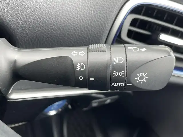 トヨタ プリウス A ツーリングセレクション 愛媛県 2017(平29)年 6.1万km ホワイトパールクリスタルシャイン フルモデリスタフルエアロ/純正9インチメモリーナビ/フルセグ/バックカメラ/トヨタセーフティセンス/レーダークルーズコントロール/レーンキープアシスト/プリクラッシュセーフティ/ハイビームアシスト/インテリジェントパーキングアシスト/LEDヘッドライト/レザーシート/シートヒーター/コーナーセンサー前後/プッシュスタート/USB入力端子/ETC/スマートキー×2/禁煙車