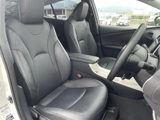 トヨタ プリウス A ツーリングセレクション 愛媛県 2017(平29)年 6.1万km ホワイトパールクリスタルシャイン フルモデリスタフルエアロ/純正9インチメモリーナビ/フルセグ/バックカメラ/トヨタセーフティセンス/レーダークルーズコントロール/レーンキープアシスト/プリクラッシュセーフティ/ハイビームアシスト/インテリジェントパーキングアシスト/LEDヘッドライト/レザーシート/シートヒーター/コーナーセンサー前後/プッシュスタート/USB入力端子/ETC/スマートキー×2/禁煙車