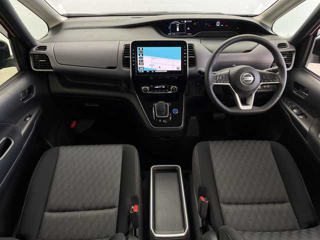 日産 セレナ e－パワー ハイウェイスター V 鹿児島県 2020(令2)年 1.3万km マルーンレッド 2トーン 純正9インチナビ/（BT/CD/DVD)/フルセグTV/全方位カメラ/横滑り防止/衝突被害軽減ブレーキ/クルーズコントロール/レーンキープアシスト/オートライト/前後コーナーセンサー/フリップダウンモニター/両側パワスラ/ハンズフリーオートスライド/前席シートヒーター/ステアリングヒーター/ステアリングリモコン/LEDヘッドライト/フォグランプ/純正フロアマット/純正15インチアルミ/プッシュスタート