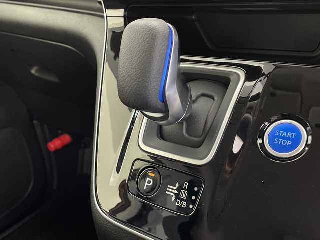 日産 セレナ e－パワー ハイウェイスター V 鹿児島県 2020(令2)年 1.3万km マルーンレッド 2トーン 純正9インチナビ/（BT/CD/DVD)/フルセグTV/全方位カメラ/横滑り防止/衝突被害軽減ブレーキ/クルーズコントロール/レーンキープアシスト/オートライト/前後コーナーセンサー/フリップダウンモニター/両側パワスラ/ハンズフリーオートスライド/前席シートヒーター/ステアリングヒーター/ステアリングリモコン/LEDヘッドライト/フォグランプ/純正フロアマット/純正15インチアルミ/プッシュスタート