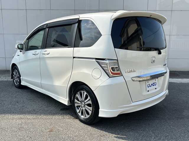 ホンダ フリード ハイブリット ジャストセレクション 埼玉県 2012(平24)年 13.5万km プレミアムホワイトパール (株)IDOMが運営する【じしゃロン熊谷店】の自社ローン専用車両になりますこちらは現金またはオートローンご利用時の価格です。自社ローンご希望の方は別途その旨お申付け下さい/純正ナビ　VXM-122VFi/（フルセグTV/Bluetooth/CD/DVD/AM/FM）/ETC/両側パワースライドドア/バックカメラ/クルーズコントロール/HIDオートヘッドライト/フォグランプ/純正15インチアルミホイール/純正フロアマット/スマートキー/ステアリングスイッチ/車両・ナビ取扱説明書/保証書
