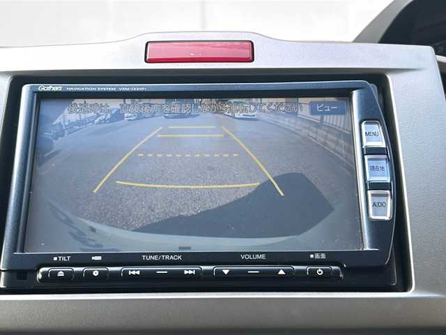 ホンダ フリード ハイブリット ジャストセレクション 埼玉県 2012(平24)年 13.5万km プレミアムホワイトパール (株)IDOMが運営する【じしゃロン熊谷店】の自社ローン専用車両になりますこちらは現金またはオートローンご利用時の価格です。自社ローンご希望の方は別途その旨お申付け下さい/純正ナビ　VXM-122VFi/（フルセグTV/Bluetooth/CD/DVD/AM/FM）/ETC/両側パワースライドドア/バックカメラ/クルーズコントロール/HIDオートヘッドライト/フォグランプ/純正15インチアルミホイール/純正フロアマット/スマートキー/ステアリングスイッチ/車両・ナビ取扱説明書/保証書