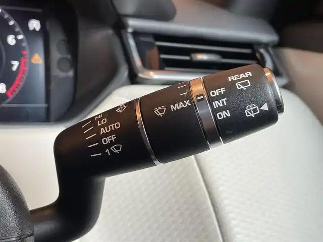 ランドローバー レンジローバーヴェラール Rダイナミック SE 380PS 愛知県 2017(平29)年 6.6万km 茶／グレー パノラミックスライディングルーフ /純正ナビ /AppleCarPlay /フルセグTV/360度カメラ /Meridian /クルーズコントロール/レーンキープ /ブラインドスポット/純正21インチAW /白半革 /シートヒーター /ステアリングヒーター /ETC/LEDヘッドライト/オートライト