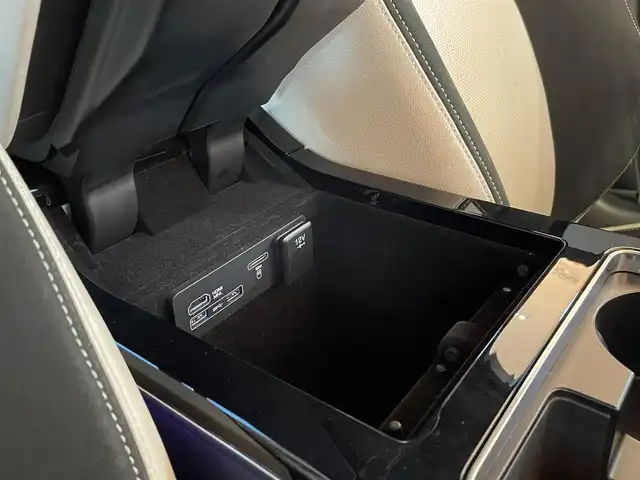 ランドローバー レンジローバーヴェラール Rダイナミック SE 380PS 愛知県 2017(平29)年 6.6万km 茶／グレー パノラミックスライディングルーフ /純正ナビ /AppleCarPlay /フルセグTV/360度カメラ /Meridian /クルーズコントロール/レーンキープ /ブラインドスポット/純正21インチAW /白半革 /シートヒーター /ステアリングヒーター /ETC/LEDヘッドライト/オートライト