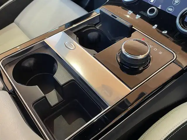 ランドローバー レンジローバーヴェラール Rダイナミック SE 380PS 愛知県 2017(平29)年 6.6万km 茶／グレー パノラミックスライディングルーフ /純正ナビ /AppleCarPlay /フルセグTV/360度カメラ /Meridian /クルーズコントロール/レーンキープ /ブラインドスポット/純正21インチAW /白半革 /シートヒーター /ステアリングヒーター /ETC/LEDヘッドライト/オートライト