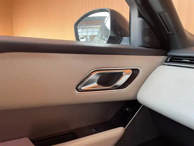 ランドローバー レンジローバーヴェラール Rダイナミック SE 380PS 愛知県 2017(平29)年 6.6万km 茶／グレー パノラミックスライディングルーフ /純正ナビ /AppleCarPlay /フルセグTV/360度カメラ /Meridian /クルーズコントロール/レーンキープ /ブラインドスポット/純正21インチAW /白半革 /シートヒーター /ステアリングヒーター /ETC/LEDヘッドライト/オートライト