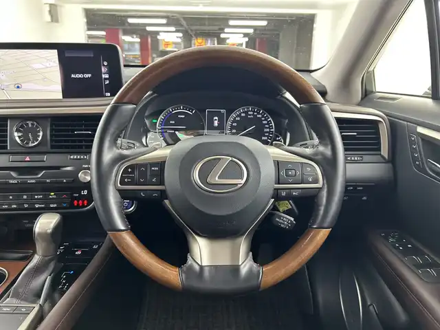 レクサス ＲＸ 450h バージョンL 愛知県 2021(令3)年 4.4万km ソニッククォーツ 純正12.3インチナビ/・フルセグ/・Bluetooth/・USB/全方位カメラ/レクサスセーフティシステム+/・プリクラッシュセーフティ/・レーントレーシングアシスト/・オートマチックハイビーム/・ロードサインアシスト/・レーダークルーズコントロール/ビルトインＥＴＣ2.0/全方位ドライブレコーダー/パワーバックドア/ブラインドスポットモニター/ヘッドアップディスプレイ/レッドレザーシート/運転席メモリシート/前席パワーシート/前席シートヒーター/前席シートベンチレーション/ステアリングヒーター/ステアリングスイッチ/パドルシフト/自動防眩ミラー/純正20インチAW/純正フロアマット/LEDオートライト