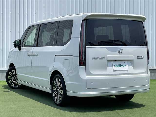 ホンダ ステップワゴン スパーダ プレミアムライン 香川県 2023(令5)年 1.7万km プラチナホワイトパール 登録時走行距離：17082km/純正11.4型ナビ/　CD DVD BT フルセグTV/全方位カメラ/両側パワースライドドア/パワーバックドア/衝突被害軽減装置/レーンキープアシスト/レーダークルーズコントロール/LEDヘッドライト/オートライト/フォグランプ/横滑り防止装置/アイドリングストップ/オートホールド機能付き電子パーキングブレーキ/ハーフレザーシート/シートヒーター/ドライブレコーダー/ビルトインETC/ロールサンシェード/ISOFIX/プッシュスタート/スマートキー