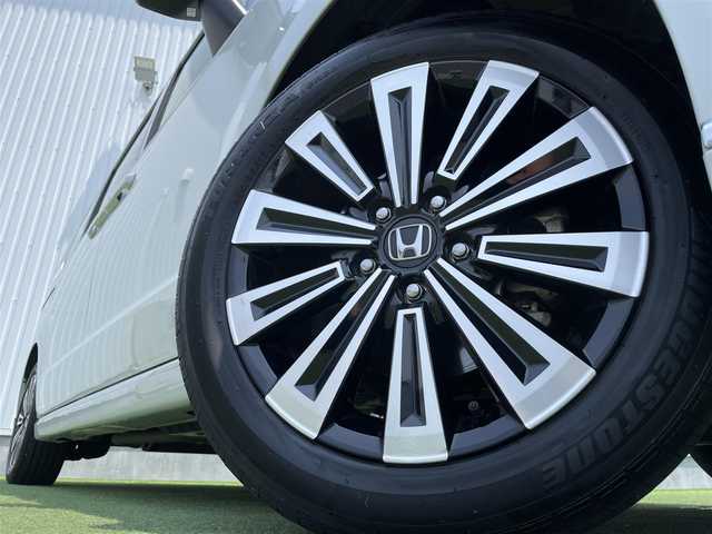ホンダ ステップワゴン スパーダ プレミアムライン 香川県 2023(令5)年 1.7万km プラチナホワイトパール 登録時走行距離：17082km/純正11.4型ナビ/　CD DVD BT フルセグTV/全方位カメラ/両側パワースライドドア/パワーバックドア/衝突被害軽減装置/レーンキープアシスト/レーダークルーズコントロール/LEDヘッドライト/オートライト/フォグランプ/横滑り防止装置/アイドリングストップ/オートホールド機能付き電子パーキングブレーキ/ハーフレザーシート/シートヒーター/ドライブレコーダー/ビルトインETC/ロールサンシェード/ISOFIX/プッシュスタート/スマートキー
