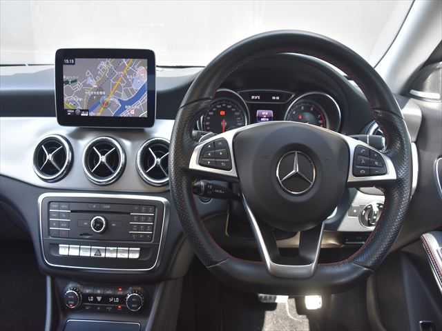 メルセデス・ベンツ ＣＬＡ１８０ Sブレイク AMG スタイル 和歌山県 2018(平30)年 6.9万km ポーラホワイト プレミアムパッケージ /レーダーSF /パノラマSR /Harman Kardon /純正ナビ /フルセグ /Bカメラ /Apple carplay /ハーフレザー /シートヒーター /コーナーセンサー /アンビエントライト /電動バックドア /LEDヘッドライト /ETC