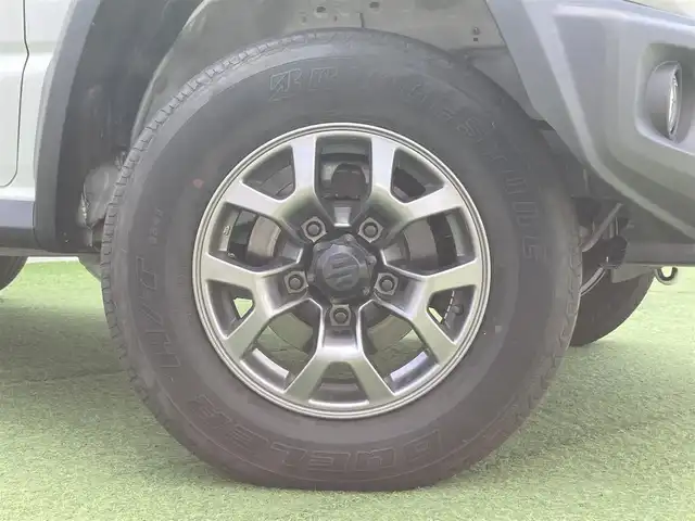 スズキ ジムニー シエラ JC 香川県 2019(平31)年 3.5万km ピュアホワイトP 登録時走行距離34657km/BLIZZAK製タイヤ【DM-V3】/純正アルミホイール付サマータイヤ積み込み/純正8型SDナビ【CN-RZ843】/（フルセグTV/Bluetooth/DVD）/バックカメラ/前後ドライブレコーダー【ZDR-015】/前席シートヒーター/スズキセーフティサポート/クルーズコントロール/LEDヘッドライト/フォグライト/純正ビルトインETC/社外アームレスト/OPドリンクホルダー/革巻きステアリング/ステアリングスイッチ/背面タイヤ（カバー付）/ヒーテッドドアミラー/ウィンカー付電動格納ミラー