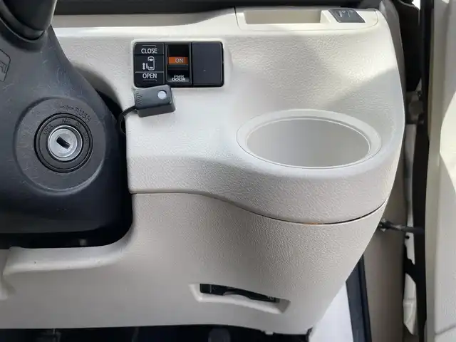 トヨタ シエンタ X 岩手県 2021(令3)年 6.9万km ベージュ 4WD/純正SDナビ/純正CD/Bluetooth接続/フルセグTV/バックカメラ/ETC/前後ドライブレコーダー/片側電動スライドドア/サイドバイザー/ステアリングスイッチ/取扱説明書/保証書