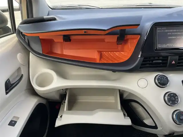 トヨタ シエンタ X 岩手県 2021(令3)年 6.9万km ベージュ 4WD/純正SDナビ/純正CD/Bluetooth接続/フルセグTV/バックカメラ/ETC/前後ドライブレコーダー/片側電動スライドドア/サイドバイザー/ステアリングスイッチ/取扱説明書/保証書