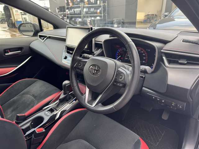 トヨタ カローラ スポーツ ハイブリッドG Z 滋賀県 2018(平30)年 5.3万km アティチュードブラックマイカ 純正9インチナビ/Bluetooth/CD/DVD/フルセグテレビ/OPハーフレザーシート/シートヒーター /ステアリングヒーター/トヨタセーフティーセンス/・プリクラッシュセーフティシステム/・レーントレーシングアシスト/・レーダークルーズコントロール/・オートマチックハイビーム/・ロードサインアシスト/ETC/寒冷地仕様/LEDヘッドライト/フォグランプ/ドアバイザー/プッシュスタート/スマートキー/スペアキー/純正フロアマット