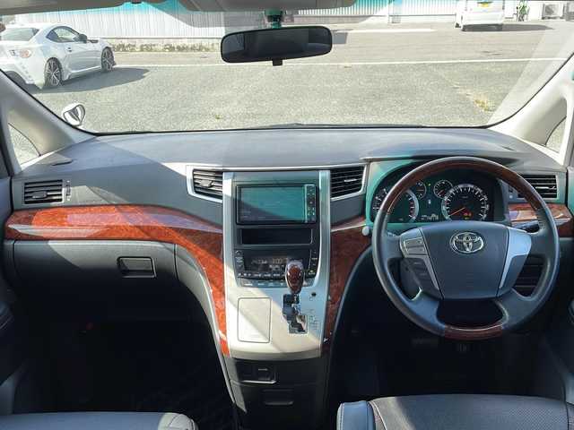 トヨタ アルファード 240S プライムセレクションⅡ 福岡県 2010(平22)年 14.3万km ホワイトパールクリスタルシャイン ・純正ナビ　フルセグ/・フリップダウンモニター/・両側パワースライドドア/・パワーバックドア/・スマートキー/・ウッドコンビうハンドル/・純正18インチアルミホイル/・フォグライト/・バックカメラ