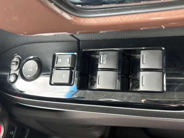 ホンダ Ｎ ＢＯＸ G･Lターボ Hセンシング カッパーブラウンスタイル 愛知県 2019(令1)年 8.7万km プラチナホワイトパール 純正フロアマット/サイドバイザー/両側パワースライドドア/社外8インチSDナビ/FM/AM/DISC/SD/フルセグTV/BT/USB/HDMI/バックカメラ/ビルトインETC/ホンダセンシング/クリアランスソナー/レーンキープアシスト/衝突被害軽減ブレーキ/アイドリングストップ/プッシュスタート/LEDヘッドライト/オートライト/ベンチシート/横滑り防止装置/スマートキー
