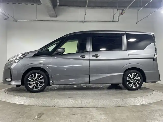 日産 セレナ e－パワー ハイウェイスター V 神奈川県 2020(令2)年 4.4万km ダークメタルグレー 純正 型SDナビゲーション【】/AM FM フルセグ CD DVD USB SD/アラウンドビューモニター/純正フリップダウンモニター/両側パワースライドドア/プロパイロット/パーキングアシスト/ブラインドスポットモニター/オートホールド/ETC/革巻きステアリング/ステアリングリモコン/前後ドライブレコーダー/純正フロアマット/インテリジェントキー/プッシュスタート/LEDヘッドライト/オートライト/オートマチックハイビーム/フォグランプ/純正16インチアルミホイール/電動格納ミラー/ウィンカーミラー/ドアバイザー