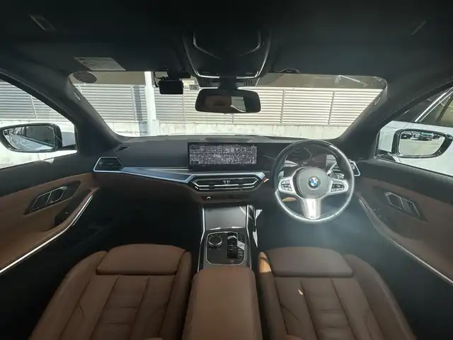ＢＭＷ ＢＭＷ ３２０ｉ ツーリング Mスポーツ 大阪府 2023(令5)年 1.3万km アルピンホワイトⅢ コンフォートパッケージ/・オートマティック・トランク・リッド・オペレーション/・サンプロテクション・ガラス/BMWドライブ・コックピット/・BMWカープド・ディスプレイ/・HDDナビゲーション/・BMWインテリジェント・パーソナル・アシスタント/全方位カメラ/アクティブ・クルーズ・コントロール/レーン・ディバーチャー・ウォーミング/レーン・キーピング・アシスト/パーキング・アシスト・プラス/BMWヘッドアップ・ディスプレイ/シフト・パドル/ブラインドスポット/ワイヤレス・チャージング/パワーシート　D/N/シートヒーター D/N/電子パーキングブレーキ/プッシュスタート/スペアキー1本/ETC/保証書/取扱説明書/記録簿 R7 R6