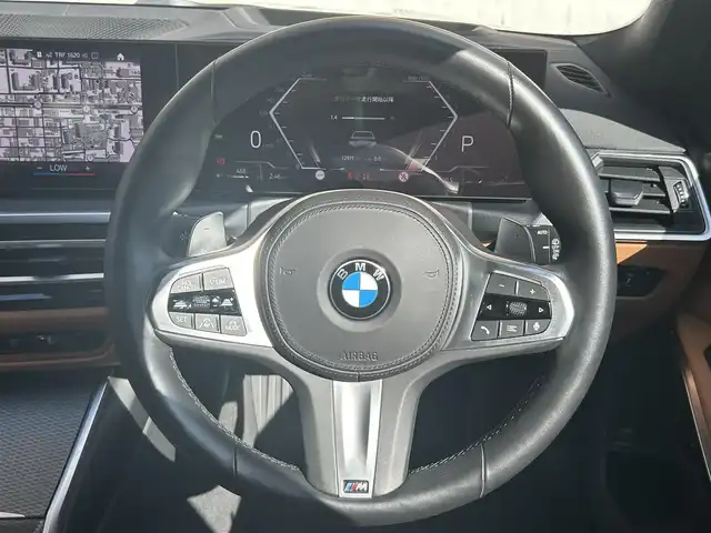 ＢＭＷ ＢＭＷ ３２０ｉ ツーリング Mスポーツ 大阪府 2023(令5)年 1.3万km アルピンホワイトⅢ コンフォートパッケージ/・オートマティック・トランク・リッド・オペレーション/・サンプロテクション・ガラス/BMWドライブ・コックピット/・BMWカープド・ディスプレイ/・HDDナビゲーション/・BMWインテリジェント・パーソナル・アシスタント/全方位カメラ/アクティブ・クルーズ・コントロール/レーン・ディバーチャー・ウォーミング/レーン・キーピング・アシスト/パーキング・アシスト・プラス/BMWヘッドアップ・ディスプレイ/シフト・パドル/ブラインドスポット/ワイヤレス・チャージング/パワーシート　D/N/シートヒーター D/N/電子パーキングブレーキ/プッシュスタート/スペアキー1本/ETC/保証書/取扱説明書/記録簿 R7 R6