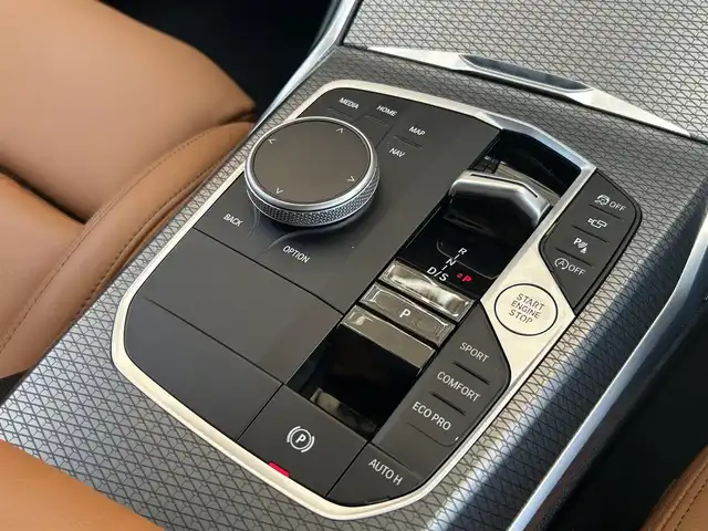 ＢＭＷ ＢＭＷ ３２０ｉ ツーリング Mスポーツ 大阪府 2023(令5)年 1.3万km アルピンホワイトⅢ コンフォートパッケージ/・オートマティック・トランク・リッド・オペレーション/・サンプロテクション・ガラス/BMWドライブ・コックピット/・BMWカープド・ディスプレイ/・HDDナビゲーション/・BMWインテリジェント・パーソナル・アシスタント/全方位カメラ/アクティブ・クルーズ・コントロール/レーン・ディバーチャー・ウォーミング/レーン・キーピング・アシスト/パーキング・アシスト・プラス/BMWヘッドアップ・ディスプレイ/シフト・パドル/ブラインドスポット/ワイヤレス・チャージング/パワーシート　D/N/シートヒーター D/N/電子パーキングブレーキ/プッシュスタート/スペアキー1本/ETC/保証書/取扱説明書/記録簿 R7 R6