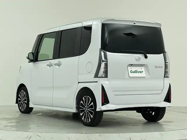 ダイハツ タント カスタム RS 大阪府 2023(令5)年 0.9万km シャイニングホワイトパール スマートアシスト/　・衝突軽減ブレーキ/　・衝突下記被支援ブレーキ/　・ブレーキ制御付誤発進抑制機能/　・主戦逸脱抑制制御機能/　・ふらつき警報/　・コーナーセンサー/　・先行車発進お知らせ機能/純正ディスプレイオーディオ/　Bluetooth/フルセグ/AppleCarPlay/AndroidAuto/禁煙車/純正後席モニター/バックカメラ/両側パワースライドドア/ハーフレザーシート/シートヒーター/LEDオートライト/フォグランプ/オートハイビーム/スマートキー/ビルトインETC/アイドリングストップ/純正フロアマット