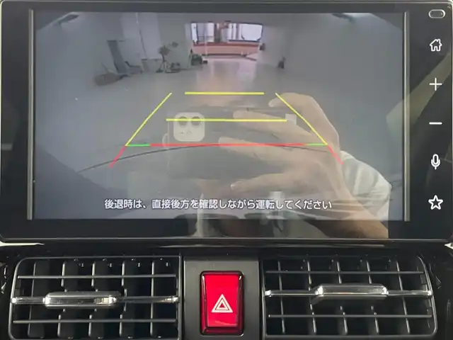 ダイハツ タント カスタム RS 大阪府 2023(令5)年 0.9万km シャイニングホワイトパール スマートアシスト/　・衝突軽減ブレーキ/　・衝突下記被支援ブレーキ/　・ブレーキ制御付誤発進抑制機能/　・主戦逸脱抑制制御機能/　・ふらつき警報/　・コーナーセンサー/　・先行車発進お知らせ機能/純正ディスプレイオーディオ/　Bluetooth/フルセグ/AppleCarPlay/AndroidAuto/禁煙車/純正後席モニター/バックカメラ/両側パワースライドドア/ハーフレザーシート/シートヒーター/LEDオートライト/フォグランプ/オートハイビーム/スマートキー/ビルトインETC/アイドリングストップ/純正フロアマット