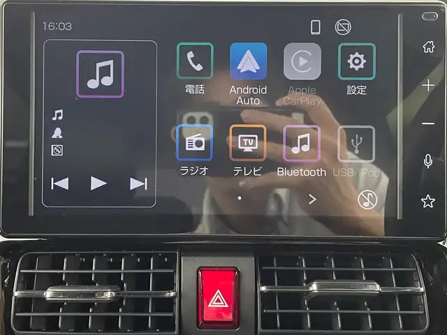 ダイハツ タント カスタム RS 大阪府 2023(令5)年 0.9万km シャイニングホワイトパール スマートアシスト/　・衝突軽減ブレーキ/　・衝突下記被支援ブレーキ/　・ブレーキ制御付誤発進抑制機能/　・主戦逸脱抑制制御機能/　・ふらつき警報/　・コーナーセンサー/　・先行車発進お知らせ機能/純正ディスプレイオーディオ/　Bluetooth/フルセグ/AppleCarPlay/AndroidAuto/禁煙車/純正後席モニター/バックカメラ/両側パワースライドドア/ハーフレザーシート/シートヒーター/LEDオートライト/フォグランプ/オートハイビーム/スマートキー/ビルトインETC/アイドリングストップ/純正フロアマット