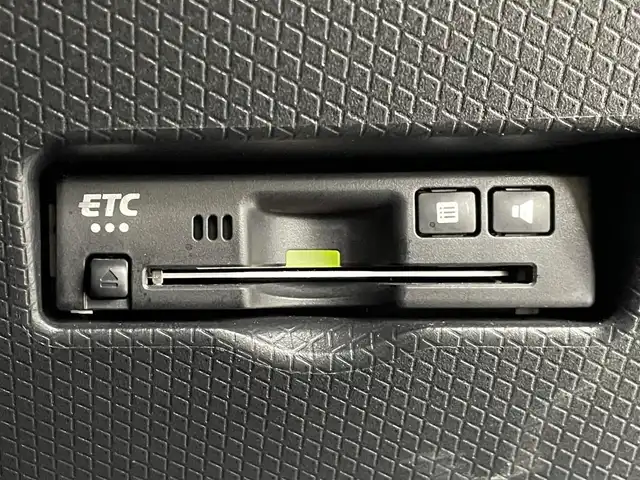 ダイハツ タント カスタム RS 大阪府 2023(令5)年 0.9万km シャイニングホワイトパール スマートアシスト/　・衝突軽減ブレーキ/　・衝突下記被支援ブレーキ/　・ブレーキ制御付誤発進抑制機能/　・主戦逸脱抑制制御機能/　・ふらつき警報/　・コーナーセンサー/　・先行車発進お知らせ機能/純正ディスプレイオーディオ/　Bluetooth/フルセグ/AppleCarPlay/AndroidAuto/禁煙車/純正後席モニター/バックカメラ/両側パワースライドドア/ハーフレザーシート/シートヒーター/LEDオートライト/フォグランプ/オートハイビーム/スマートキー/ビルトインETC/アイドリングストップ/純正フロアマット